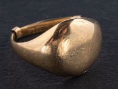 A signet ring, stamped '375', length of ring head ca. 1.2cm, ring size G, total weight ca. 3.8gms.