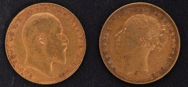 Two gold sovereign coins, one Victorian, dated 1875 and one Edward VII, 1907, diameter ca.
