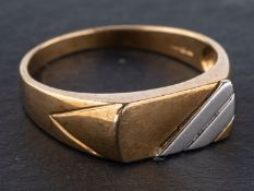 A 9ct, bicolour, gold ring, length of ring head ca. 1.5cm, ring size Y, total weight ca. 3gms.
