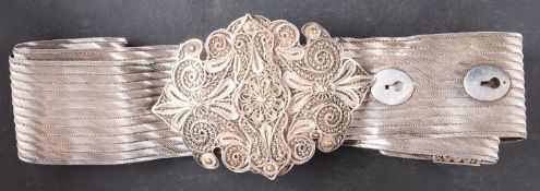 A late 19th/ early 20th century mesh belt, with filigree buckle and spacers, total length ca.