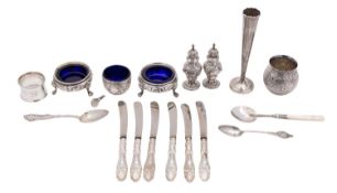 A pair of Victorian silver salts, Robert Hennell III, London 1865,