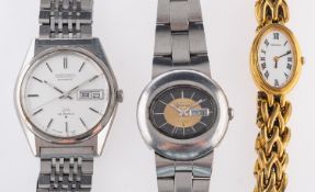 Seiko two gentlemen's stainless steel wrist watches Seiko LM to the dial, with day/date apertures,