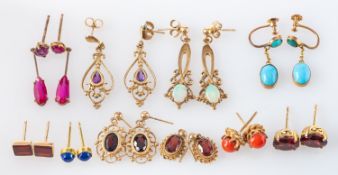 Ten pairs of earrings,