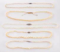 Five graduated, single-row, cultured pearl necklaces, diameter of cultured pearls ca. 5.4-7.4mms; 3.