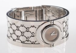 Gucci Twirl a stainless-steel convertible wristwatch bracelet the dial signed Gucci set within a