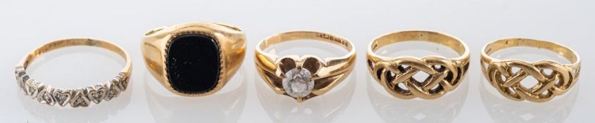 Five rings, to include: a 9ct black onyx signet ring, stamped 375 with London hallmarks for 1989,