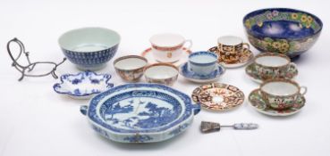 A mixed quantity of ceramics, comprising