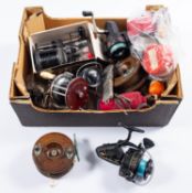 A Dawia PMF57H reel, together with a group of various fly, sea and spinning reels,