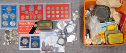 A mixed bag of World coins including Kwang Tung Province, 20 cents etc.