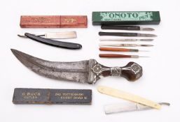 An early 20th century silver and horn handled Jambiya Arabic dagger, 32.