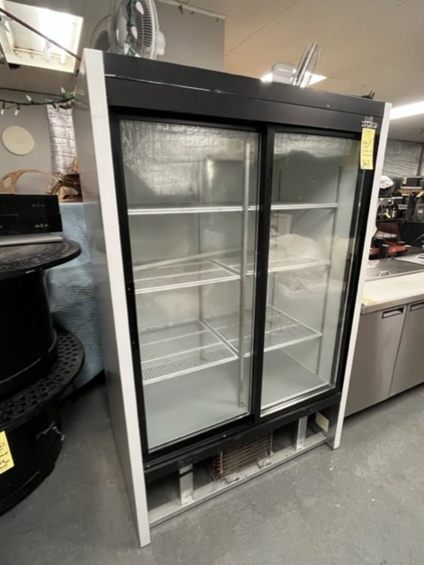 Réfrigérateur HABCO, 2-Portes, 48'' x 30'', (NOTE: Manque Plaque Kick Plate)