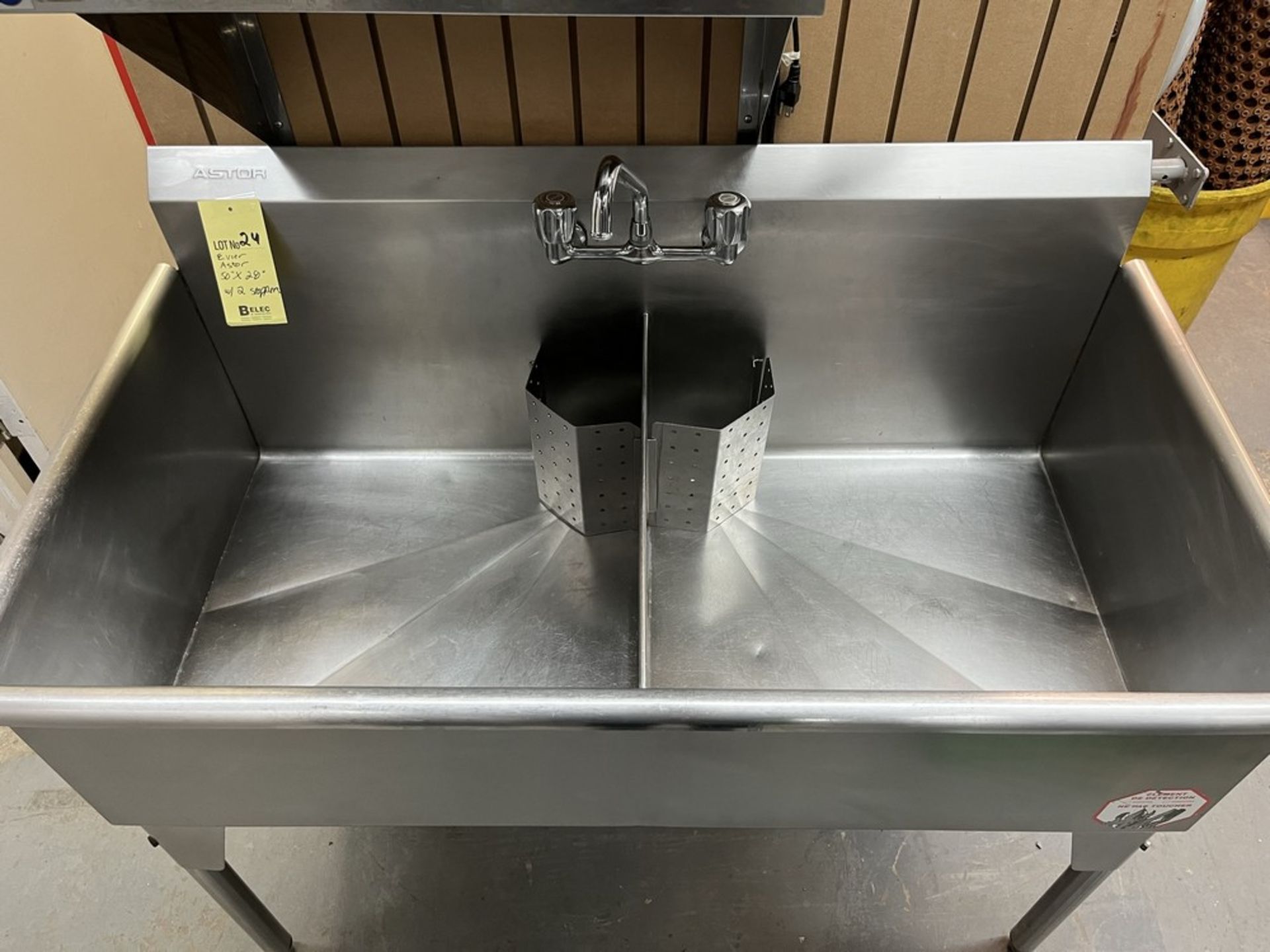 Évier ASTOR en Acier Inox., 50'' x 28'', avec Stoppers - Image 2 of 2