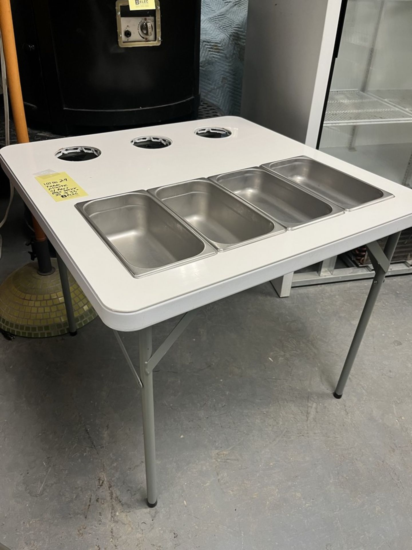 Table Pliante avec Bacs pour Service, 33'' x 33''