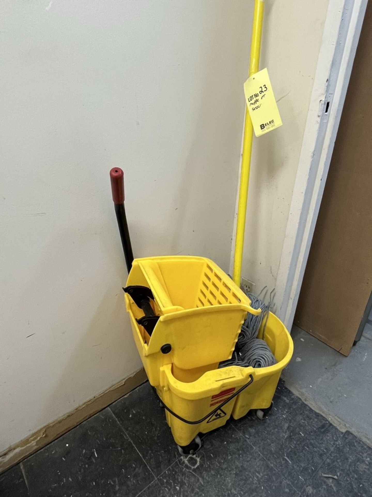 LOT: Moppe, Sceau & Essoreur