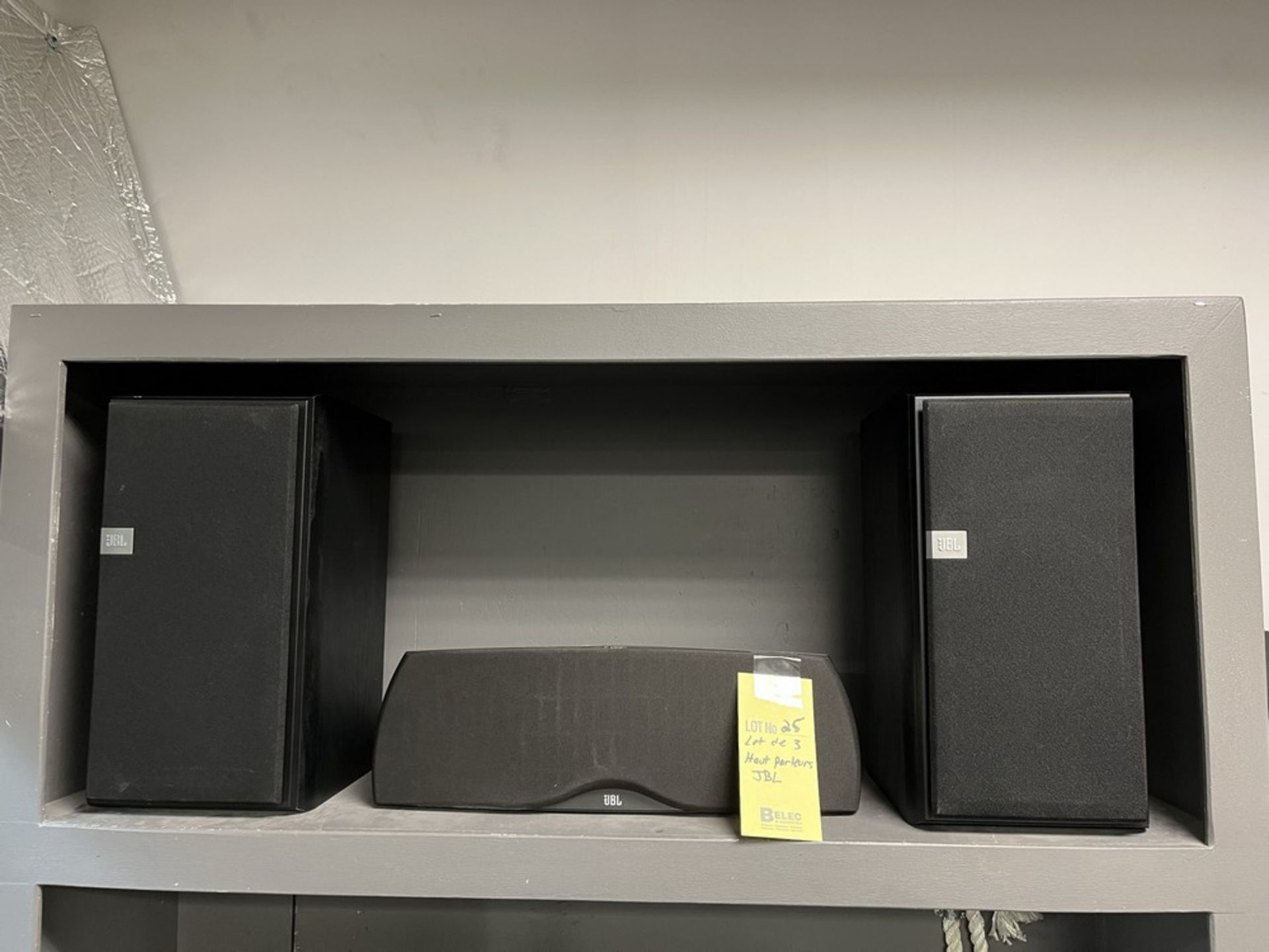 LOT: (3) Haut Parleurs JBL