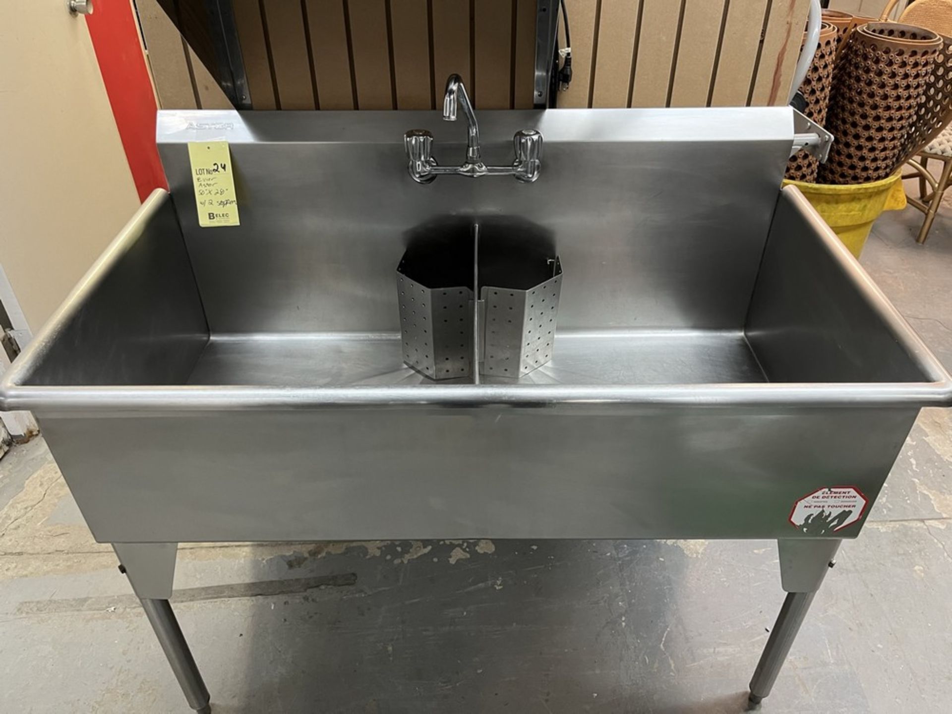 Évier ASTOR en Acier Inox., 50'' x 28'', avec Stoppers