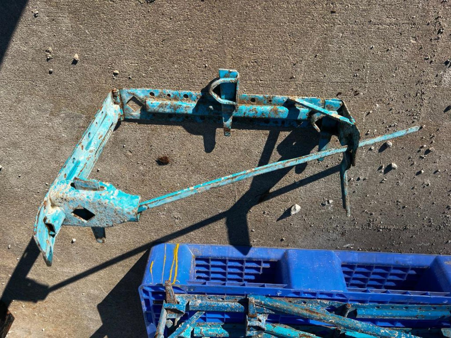 Pallet (25) adjustable kicker braces, Located in Mt. Pleasant, IA - Image 4 of 5