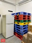 (11) Poly Pallet, Assorted Smocks and .5