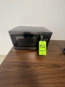 TOSHIBA MICROWAVE (RIGGING & SIMPLE LOADING FEE $20.00) (NOTE: DOES NOT INCLUDE SKIDDING OR