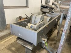 Key S/S Shaker Deck, M/N 435267-1, S/N 06-158818, with Aprox. 24