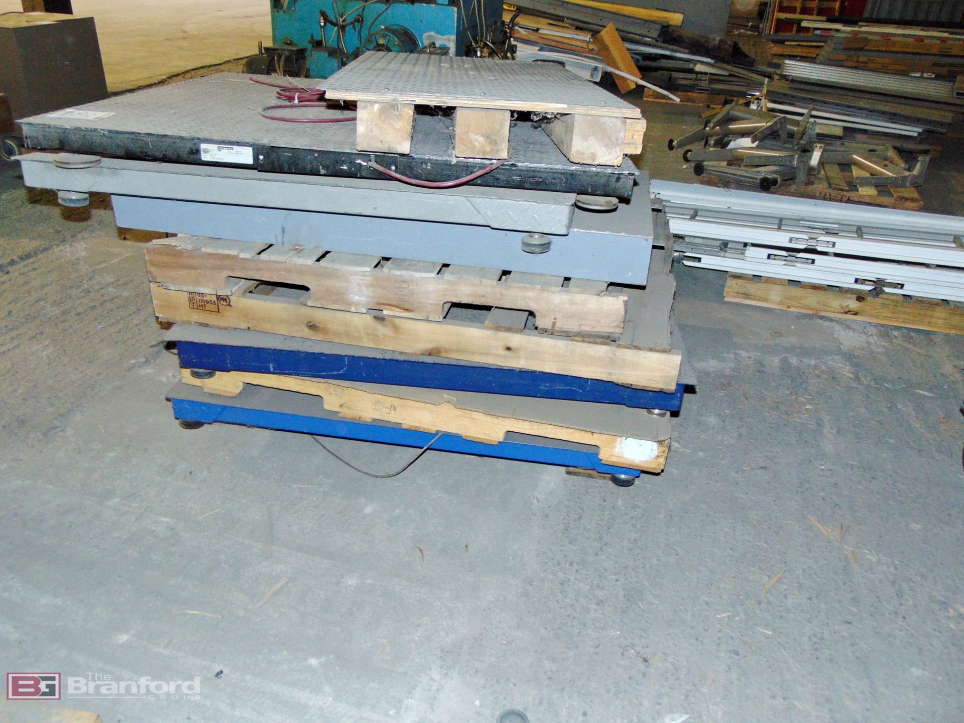 (4) Floor Scales, (2) Readouts, Scale Ramp - Image 2 of 4