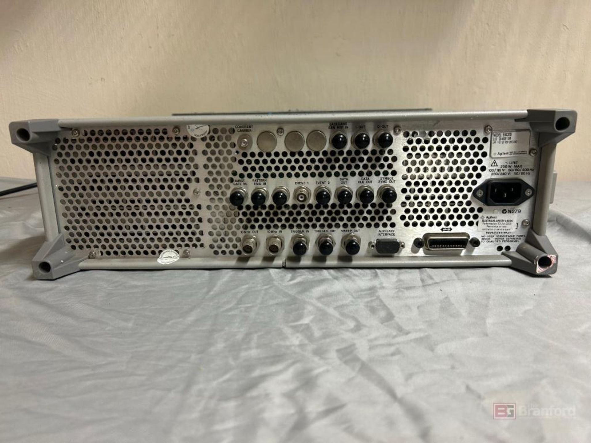 Agilent E4432B ESG-D Series Signal Generator - Image 8 of 9