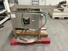 Compack International 42-Table