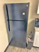 GE Appliances GTS18GTHMRBB Refrigerator