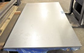 Lot-(13) 48