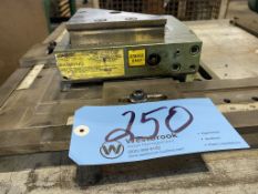 Unipunch B7020 RH, Corner Notch Die Assembly