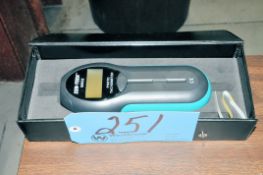 Cen-Tech 66632, Digital Photo Tachometer with Case