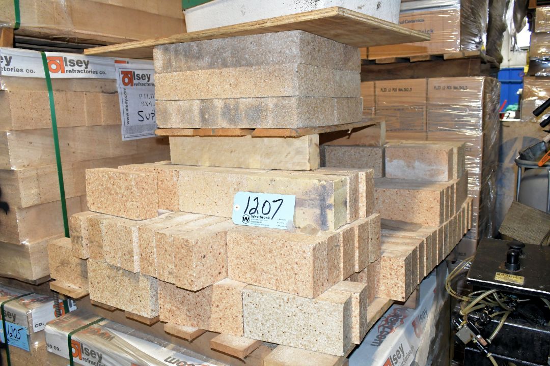 Lot-Various Loose Fire Bricks on (2) Partial Pallets