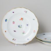 Meissen 3 x Speiseteller Streublümchen mit Insekten 1. Wahl Knaufzeit, 1815-1924