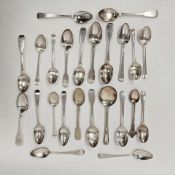 Assorted silver and other teaspoons Condition ReportTotal weight of silver items approx. 325g.