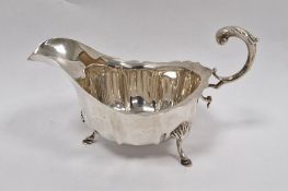 1920s silver gravy boat, Birmingham 1922, 4ozt approx. Condition ReportSauce boat is approximately