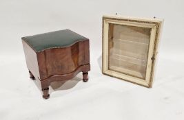 Stained wood, green leather and studded library steps on turned supports, 41cm high x 43cm wide x