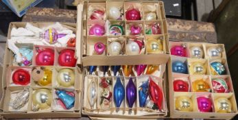 Quantity of vintage Christmas baubles
