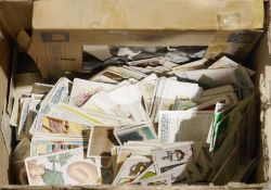 Quantity of vintage cigarette cards