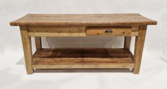 Large pine drapers table, of rectangular form, single drawer to front with shelf base, measuring