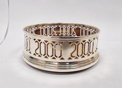 Millennium silver mounted wine coaster, Birmingham 2000, makers W I Broadway &Co, in fitted box