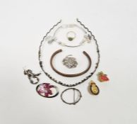 10K gold and emerald flower-shaped cluster ring and a small quantity of costume jewellery