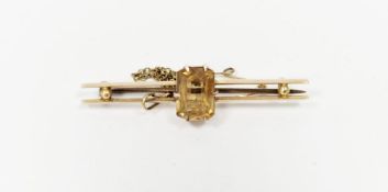 9ct gold and citrine bar brooch, 3.5g in total