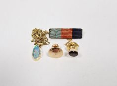 18ct gold oval pendant on gold-coloured chain, a single 14ct gold dress stud and other items