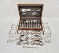 Plated ware to include knife rests, assorted teaspoons, cased canteen of fish servers and eaters and