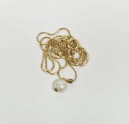 18ct gold chain with small pearl pendant, 1.6g approx.