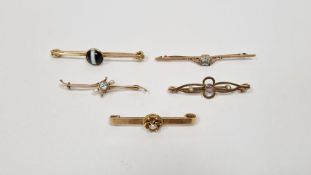 Two 9ct gold bar brooches set with aquamarines, a 9ct gold amethyst and seed pearl bar brooch, 9ct