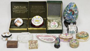 Assortment of collectables comprising mostly lidded boxes, to include two lidded enamel pots by