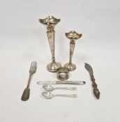 Victorian Irish silver table fork, hallmarked Dublin 1861, two posy vases, a Chinese export napkin