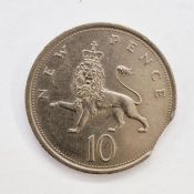 Elizabeth II (1952-2022) 1975 10 New Pence, error on edge