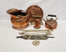 Assorted metalware to include copper coal scuttle, copper kettle, copper tray, horse brasses on a